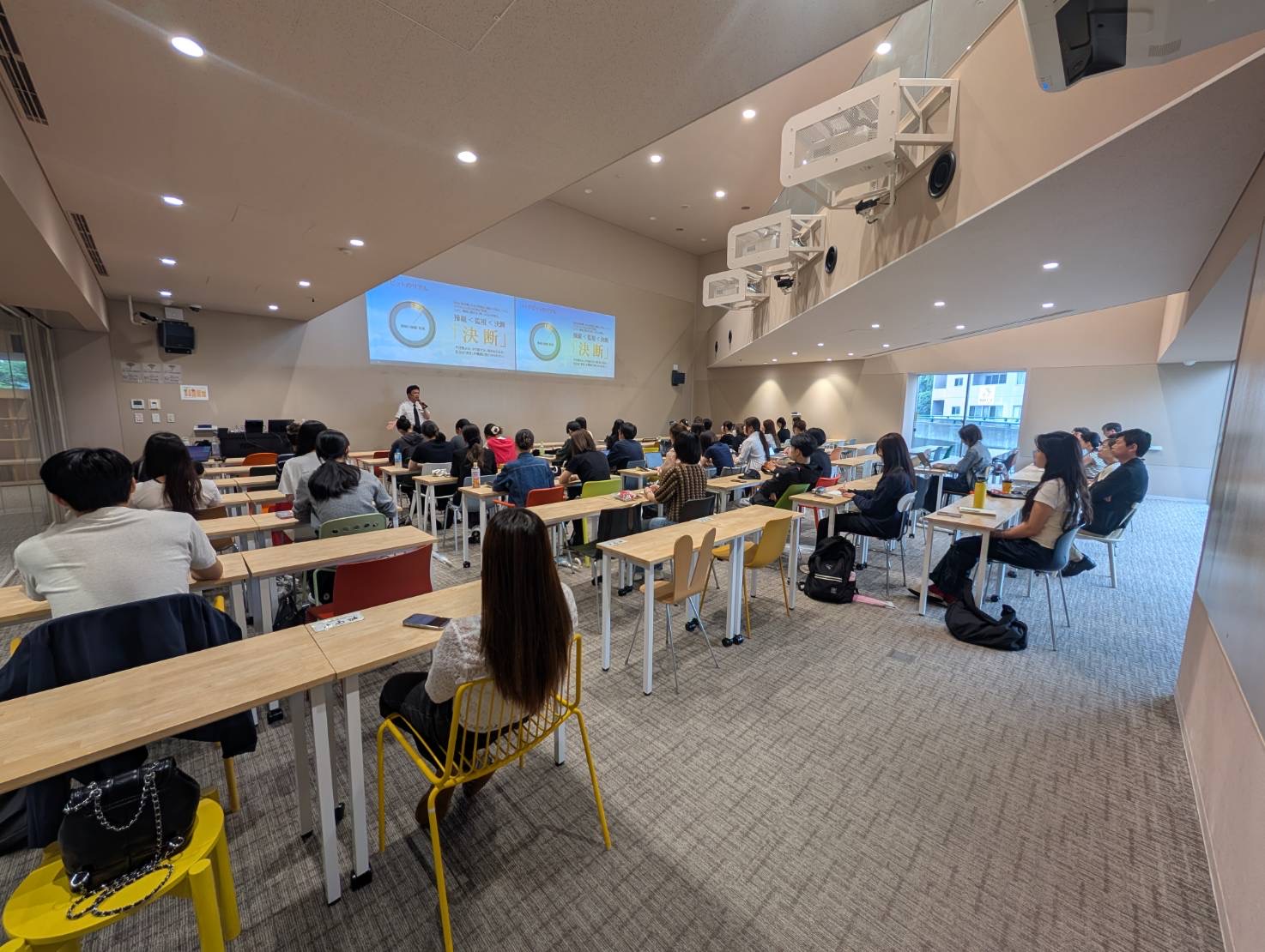 梅光学院大学での講演中